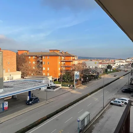 ゲストハウス Spazioso Vicino Al Centro Di 3*