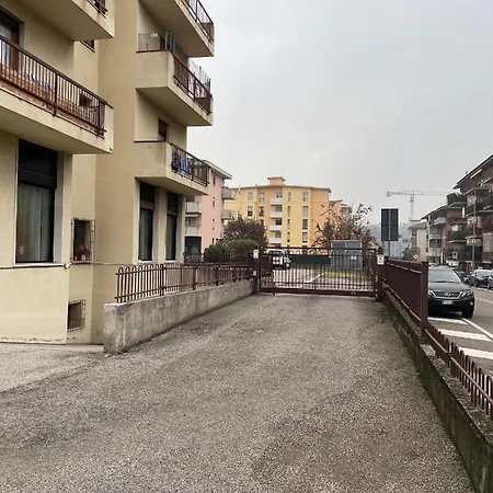 Spazioso Vicino Al Centro Di